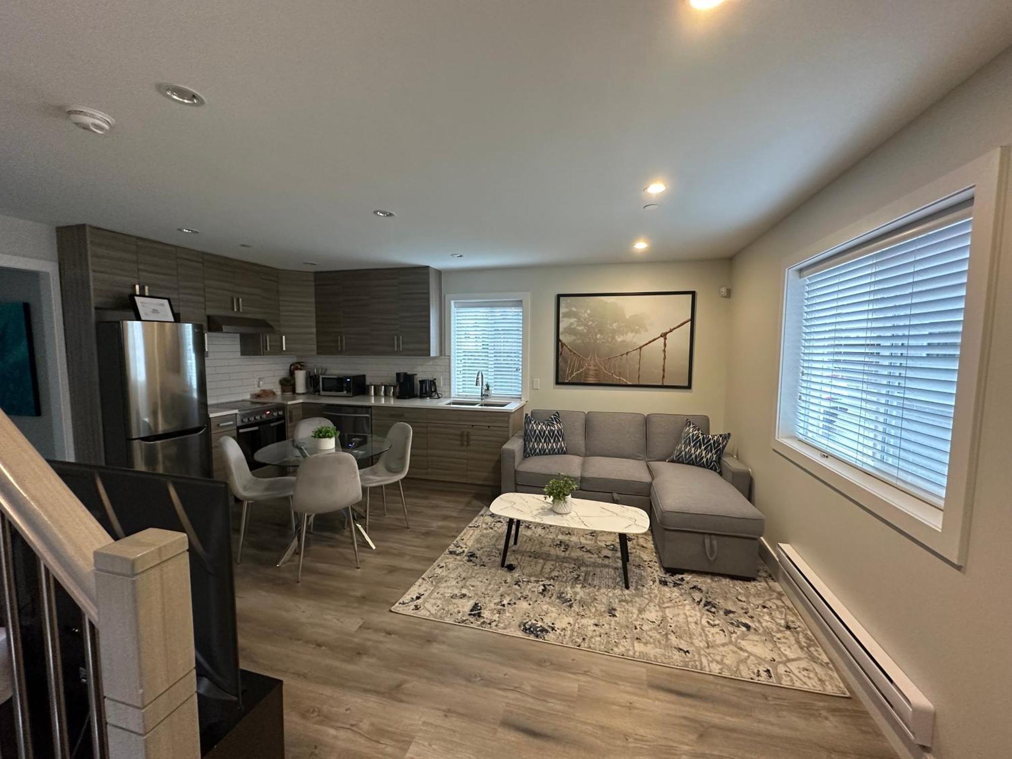 Bright And Cozy Modern Home In Vancouver - Central To Yvr-Downtown - Free Private Parking Exterior photo